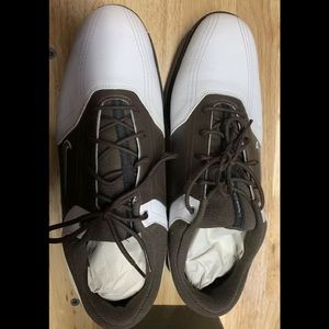 Mens New NIKE White HERITAGE Golf shoes sz 11.5